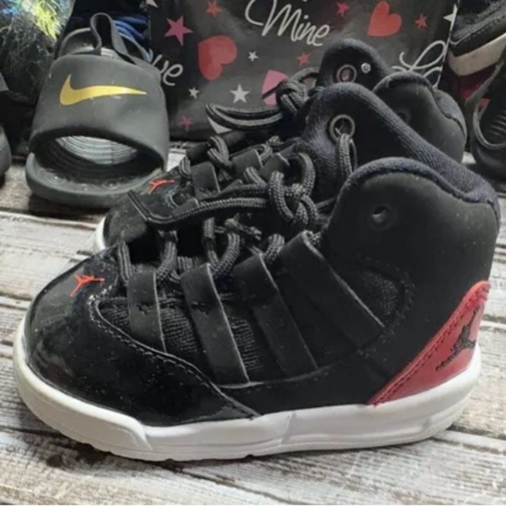 Nike Jordan’s toddler sz 5